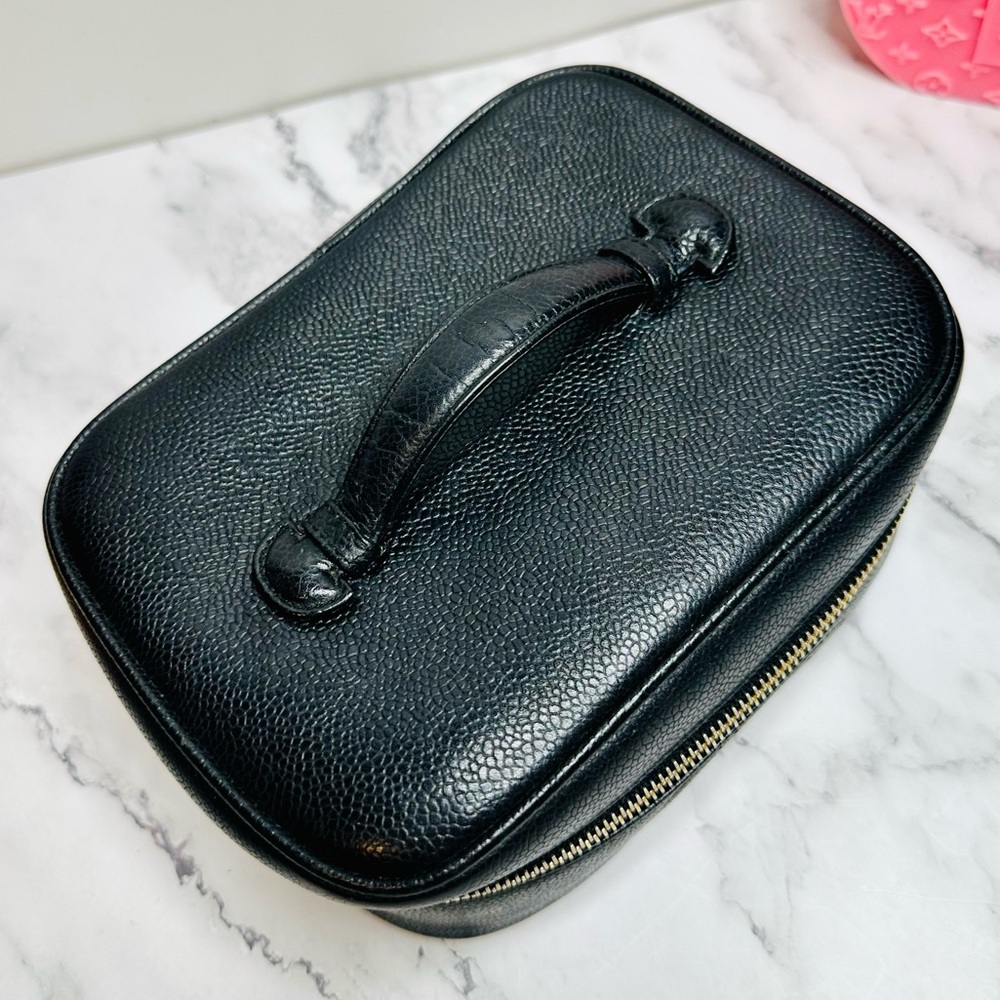 EUC Vintage CHANEL Black Caviar Leather CC Vanity Case Bag - Picture 9 of 16